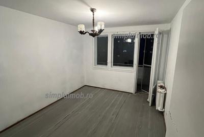 Apartament cu 3 camere semidecomandat în Berceni