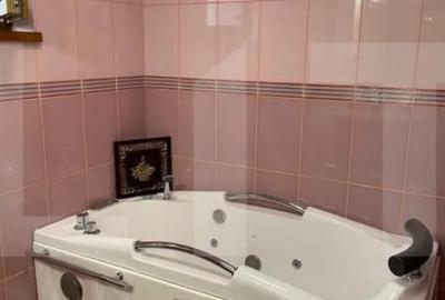 Casă cu 5 camere cu Teren 800 Mp în Central