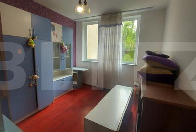 Apartament cu 3 camere semidecomandat, mobilat în Simeria