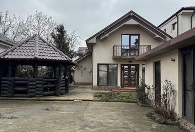 Casă individuală cu 6 camere cu Canalizare în Central - 2