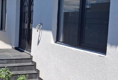 Casă cu 3 camere cu Canalizare în Est - 3