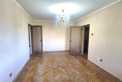 Apartament cu 3 camere semidecomandat în Vest