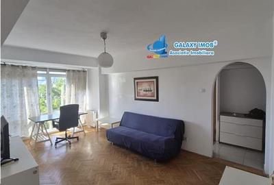 Apartament cu 3 camere semidecomandat, mobilat în Central