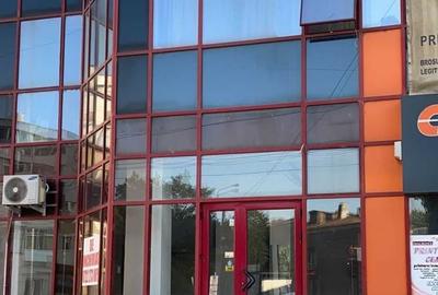 Spațiu comercial, de 70 mp, în Central - 3