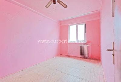 Apartament cu 3 camere semidecomandat în Central
