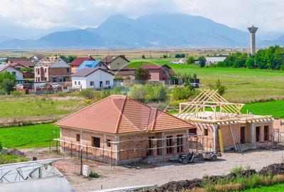Casă individuală cu 4 camere cu Teren 450 Mp în Est