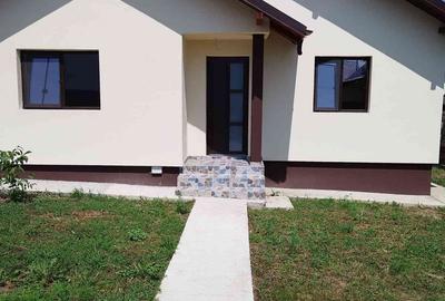 Casă cu 4 camere cu Teren 500 Mp în Rediu