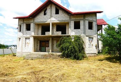 Casă cu 6 camere cu Teren 500 Mp în Aninoasa - 4