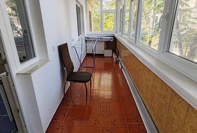 Apartament cu 3 camere decomandat în Nicolina