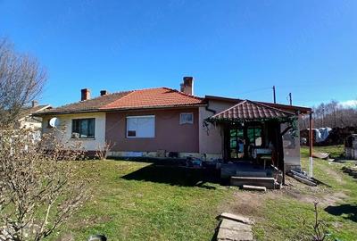 Casă cu 3 camere cu Teren 854 Mp în Bucoșnița