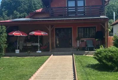 Casă cu Teren 827 Mp în Glâmbocu - 2