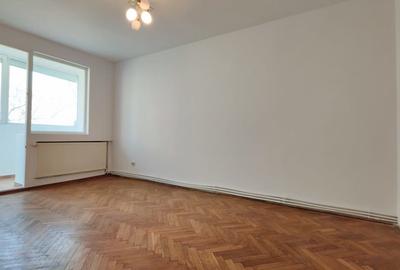 Apartament cu 3 camere decomandat în Piața Centrală