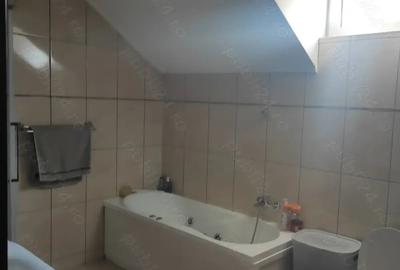 Casă cu 6 camere în Central