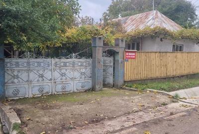 Casă cu 4 camere în Păunești - 1