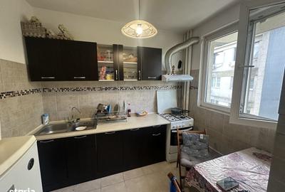 Apartament cu 2 camere decomandat în 1 Mai