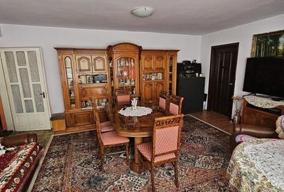 Casă cu 4 camere în Bariera Vâlcii