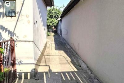 Casă cu 3 camere decomandat în Girocului