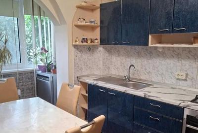 Apartament cu 4 camere decomandat în Cetate