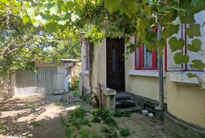 Casă cu 3 camere decomandat în Central