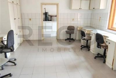 Casă cu 6 camere cu Teren 249 Mp în Rogerius