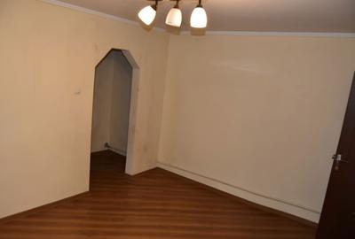 Apartament cu 2 camere semidecomandat în Micro 6 - 7