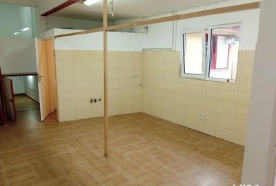 Spațiu comercial, de 120 mp, în Central - 1