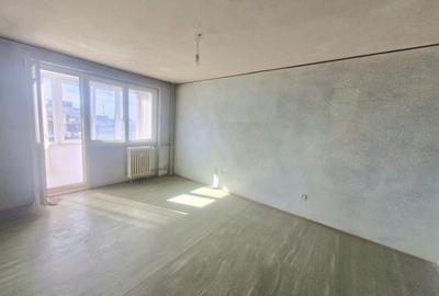 Apartament cu 3 camere decomandat în Drumul Taberei