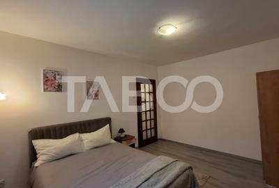 Apartament cu 3 camere semidecomandat, mobilat în Vasile Aaron - 2