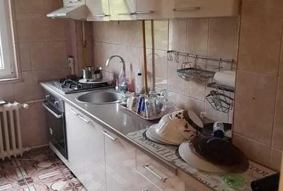 Apartament cu 3 camere semidecomandat în Nord