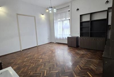 Spațiu comercial, de 40 mp, în Central