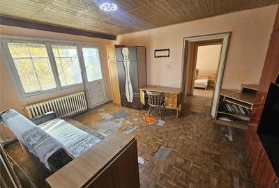Apartament cu 2 camere semidecomandat, mobilat în Micro I - 15