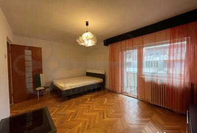 Apartament cu 3 camere decomandat în Mărăști