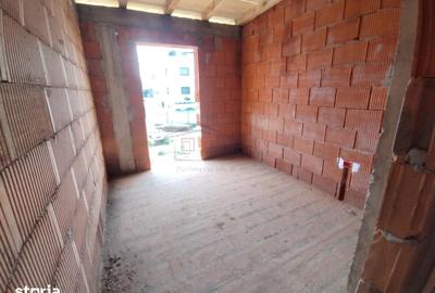 Casă cu 4 camere cu Teren 320 Mp în Ipotești