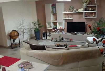 Apartament cu 2 camere decomandat în Intim