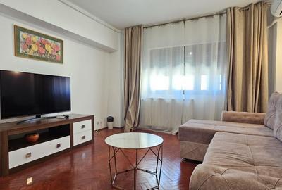 Apartament cu 2 camere decomandat în Calea Victoriei