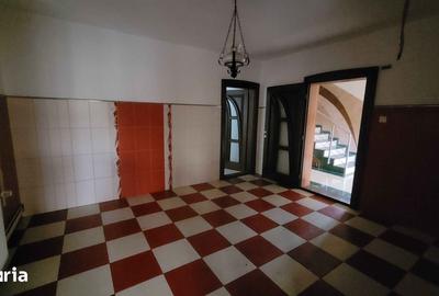Casă cu Teren 2001 Mp în Central - 5