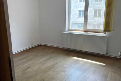 Apartament cu 4 camere decomandat în Central - 1