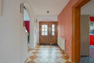Casă cu Teren 300 Mp în Codlea - 1