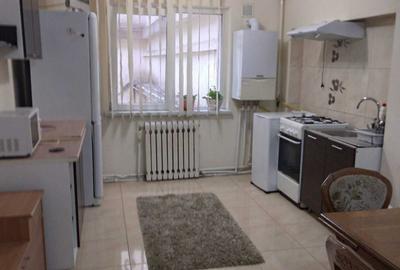Apartament cu 2 camere semidecomandat în Piața Unirii