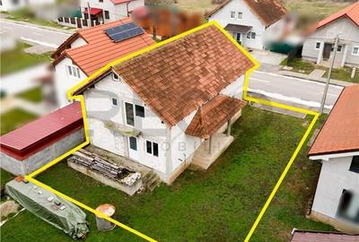 Casă cu 4 camere cu Teren 300 Mp în Palota - 1