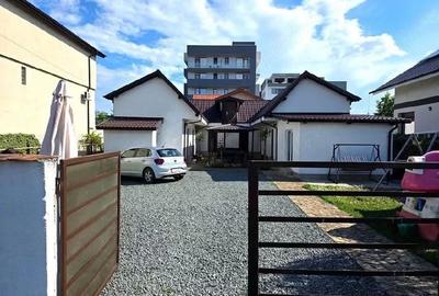 Casă cu 8 camere cu Teren 466 Mp în Central