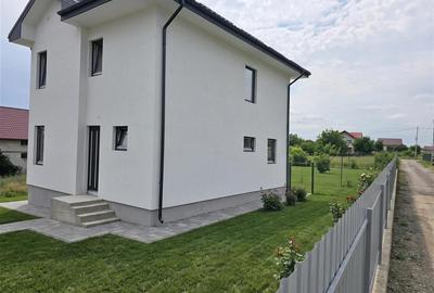 Casă individuală cu 5 camere cu Canalizare în Burdujeni