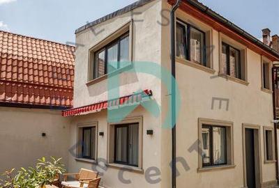 Casă cu 2 camere cu Teren 20 Mp în Centrul Istoric