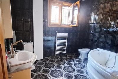 Casă cu 5 camere cu Teren 190 Mp în Ultracentral