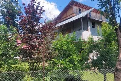 Casă cu 8 camere cu Teren 884 Mp în Central - 9