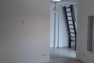 Casă cu 4 camere cu Teren 200 Mp în Central - 1