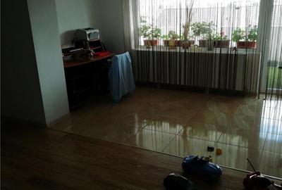 Casă cu 10 camere cu Teren 270 Mp în Ovidiu