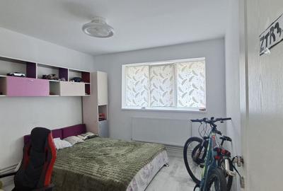 Apartament cu 3 camere în Micro 17