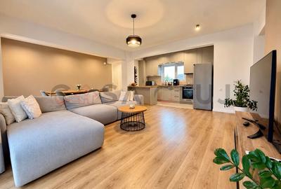 Apartament cu 3 camere semidecomandat, mobilat în Aurel Vlaicu