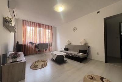 Apartament cu 3 camere semidecomandat, mobilat în Girocului
